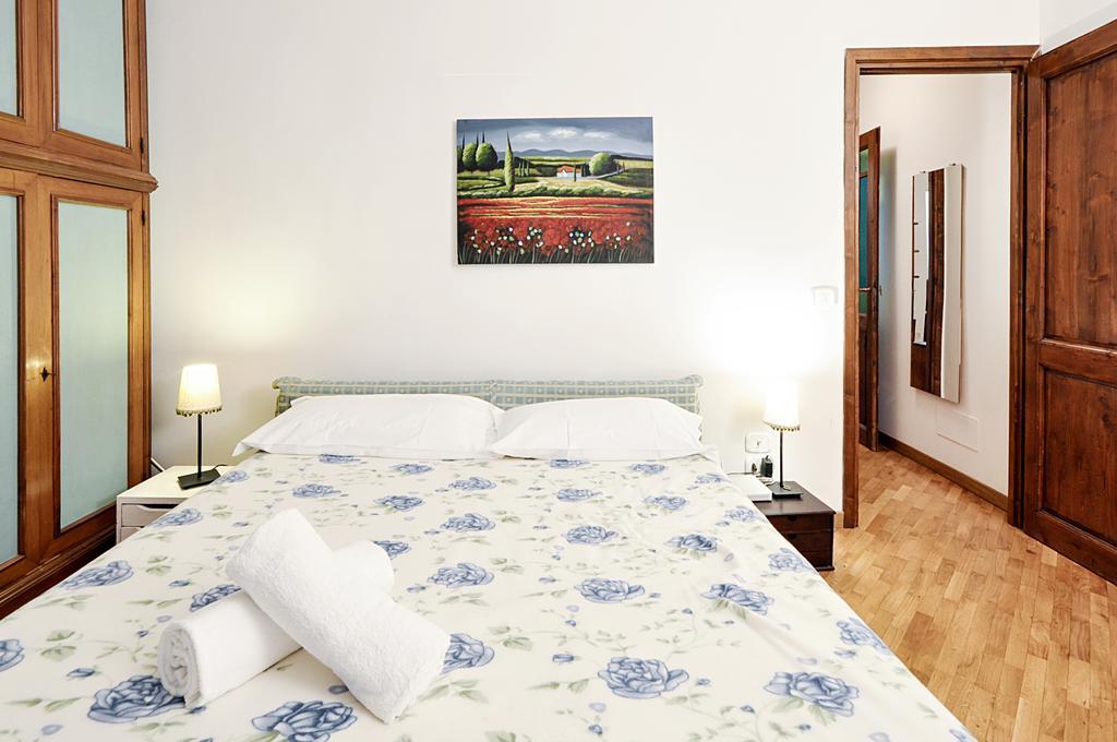 Uffizi Apartment 2 Florence Room photo