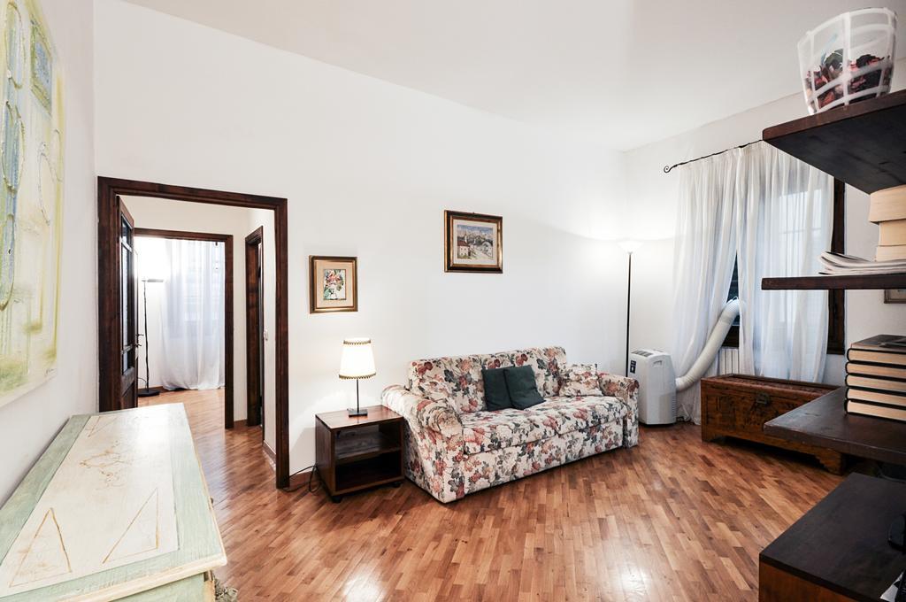 Uffizi Apartment 2 Florence Room photo
